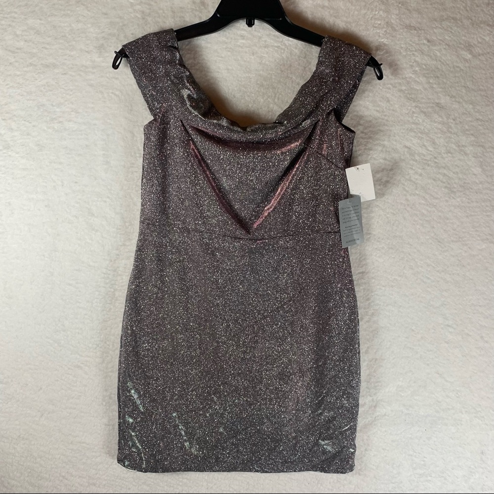 Jump Apparel Metallic Mini Off the Shoulder Dress XlL NWT. 
4671‎